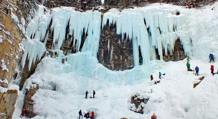 Kanada Alberta Banff Johnston Gefrorene Wasserfälle Winter Foto iStock Bob Hilscher.jpg